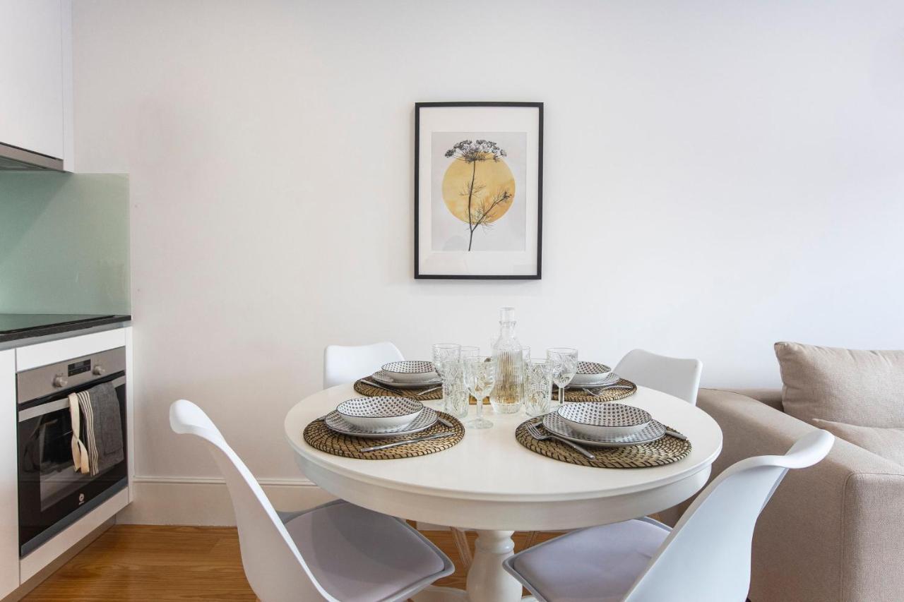 City Center 2Br Flat W/ Ac By Lovelystay OOporto Exteriör bild