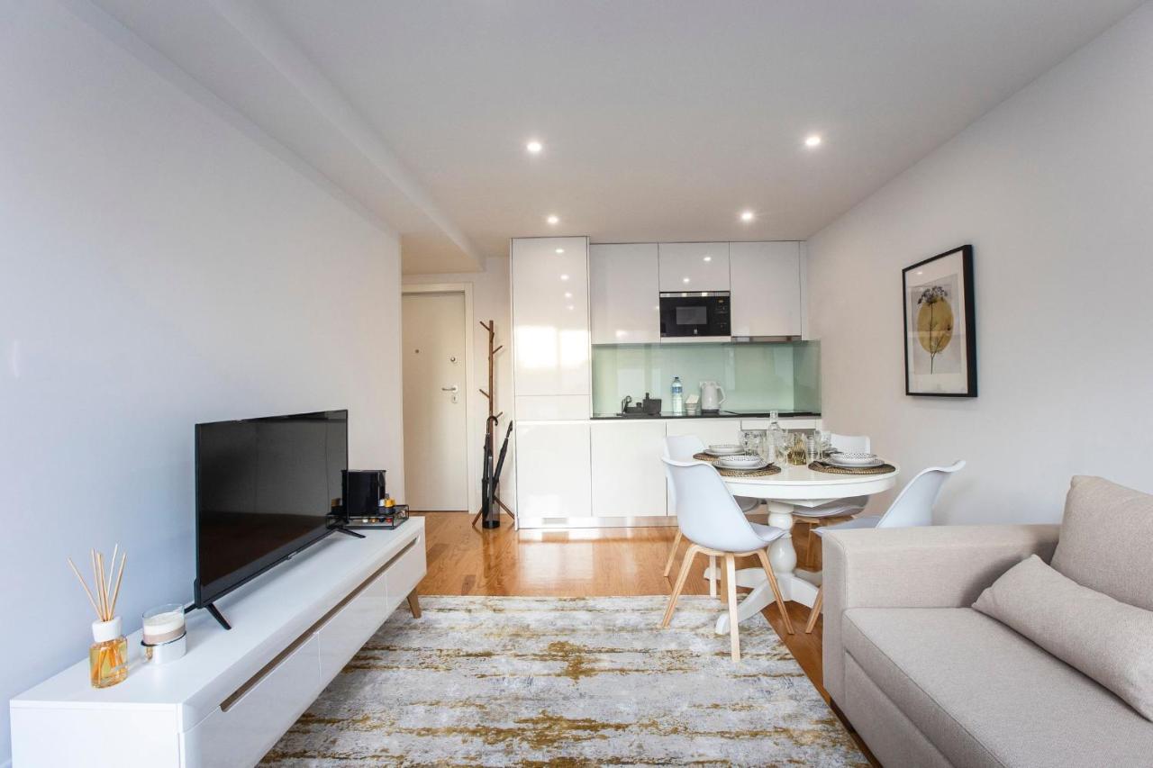 City Center 2Br Flat W/ Ac By Lovelystay OOporto Exteriör bild