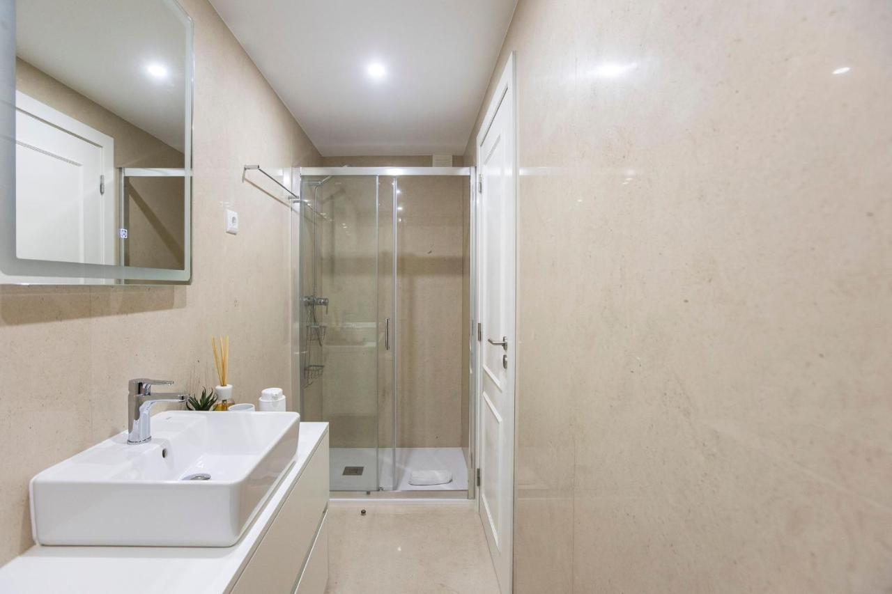 City Center 2Br Flat W/ Ac By Lovelystay OOporto Exteriör bild