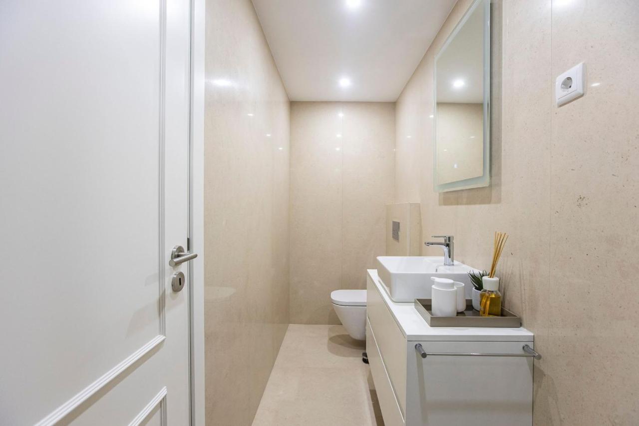 City Center 2Br Flat W/ Ac By Lovelystay OOporto Exteriör bild